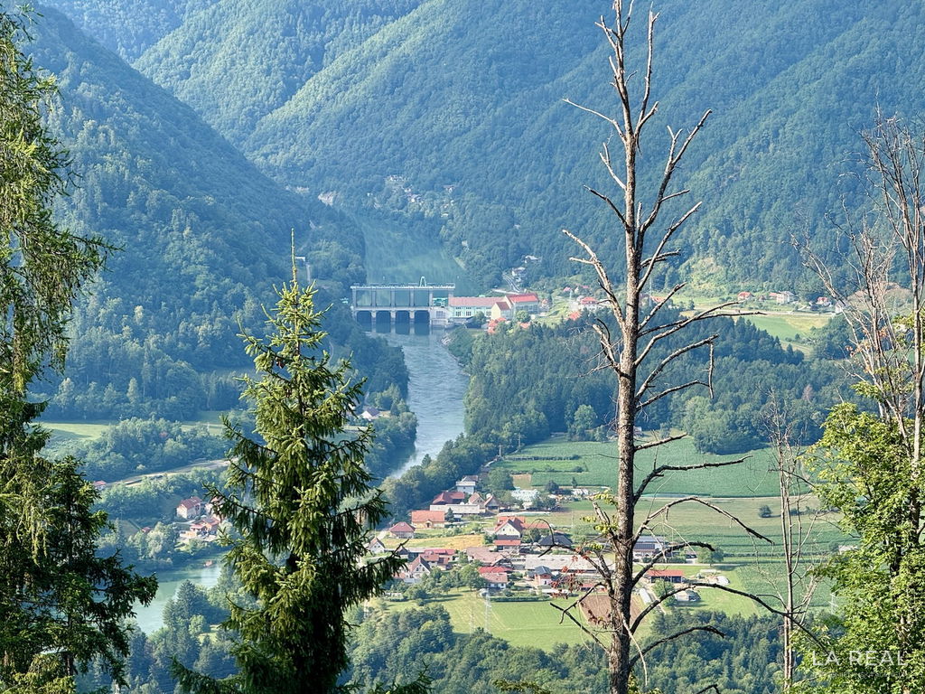 00smolnik-24uiiclcnr-1600x1200__68f73b0f6d0a4