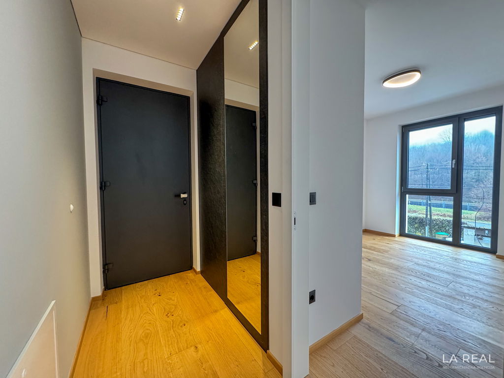 10t5zxr5oo-4032x3024__69b661b16a8e7