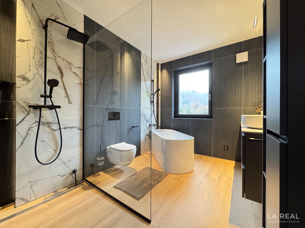 1278uxmwqx-4032x3024__695b82e18ea5c