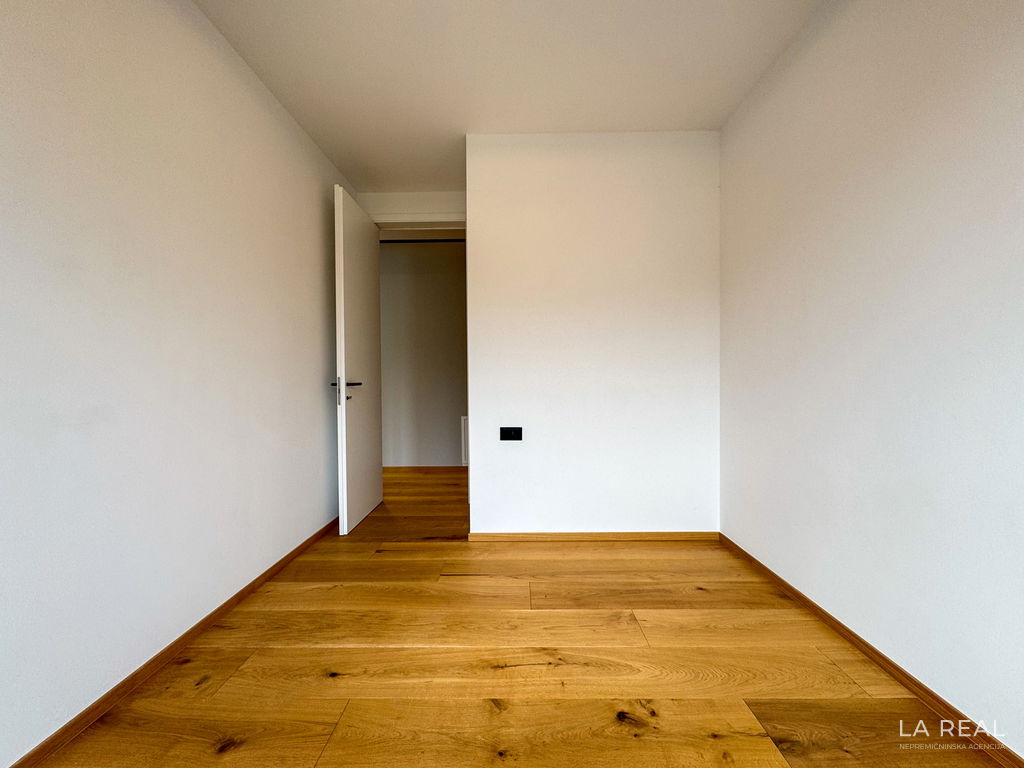 12e99ljdwv-4032x3024__69b661b53bc29