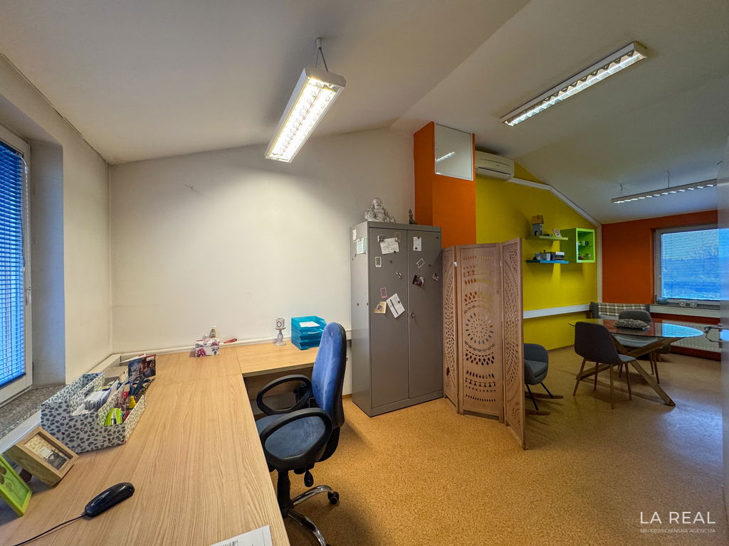 13__EMmj5S5b-4032x3024