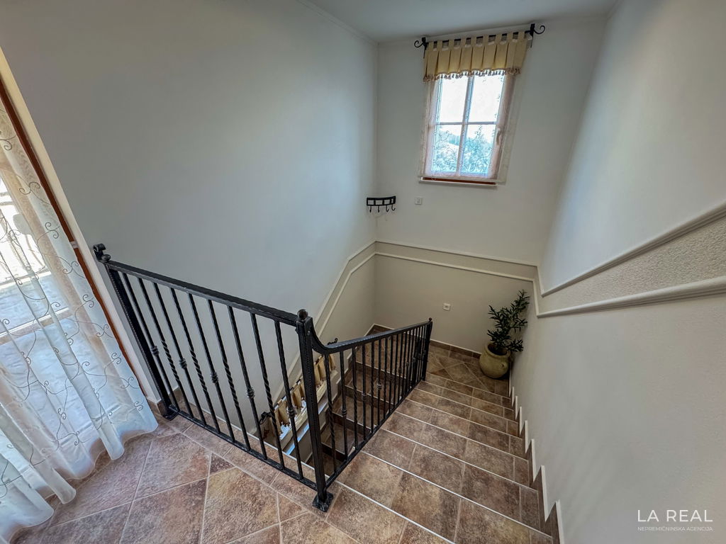 13ukadtsay-4032x302468ba986fe9e1f68f1e88aad747690b0ca302a7b698074d5464df__699f0dbcdf522