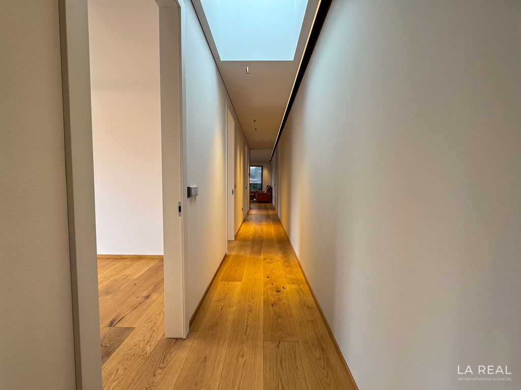 13xu4qibnt-4032x3024__69b661b613ff1