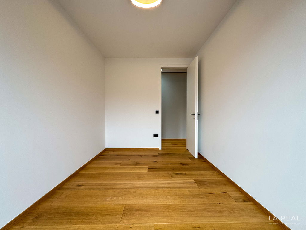 157js37ucu-4032x3024__6992cdfab0d77