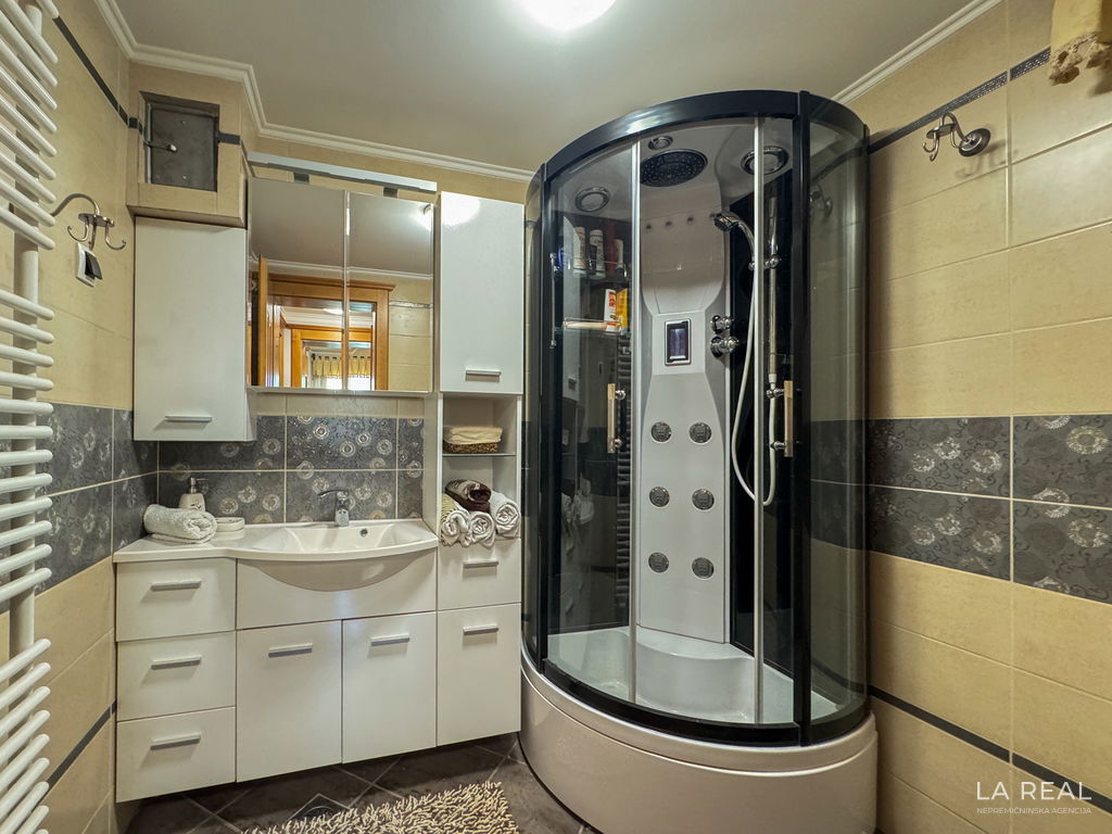 15pb3pp5ou-4032x302468ba98719c41768f1e88c1ae36690b0ca4c10fc698074d6b23c7__699f0dbe1e5ee