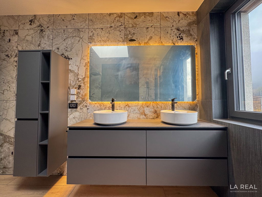 17xshied2z-4032x3024__6992cdfc91ed8