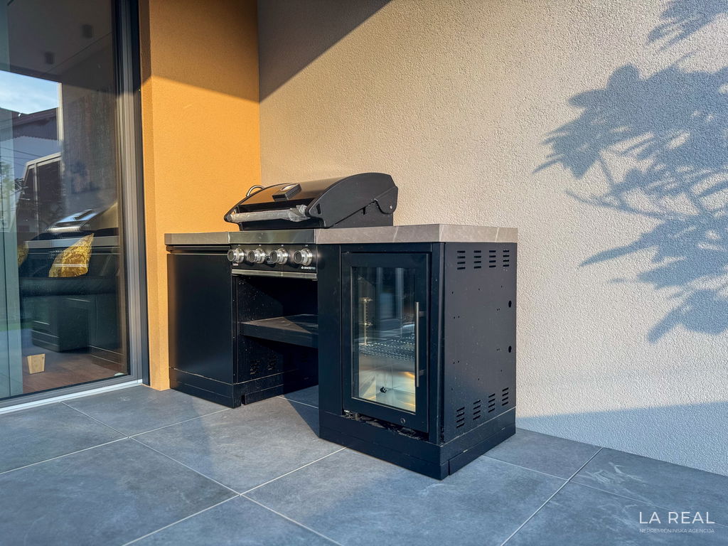 194tdvnqnm-4032x3024__695b82f2e5a79