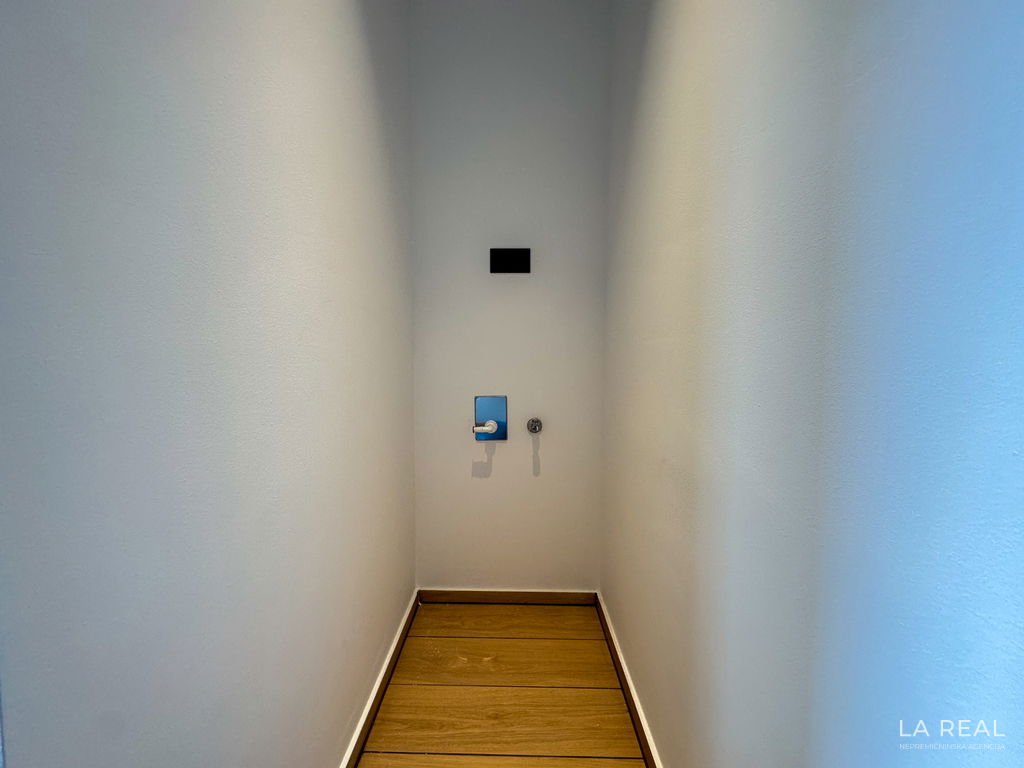 20wwr7u1vl-4032x3024__69b661bc7bb8c