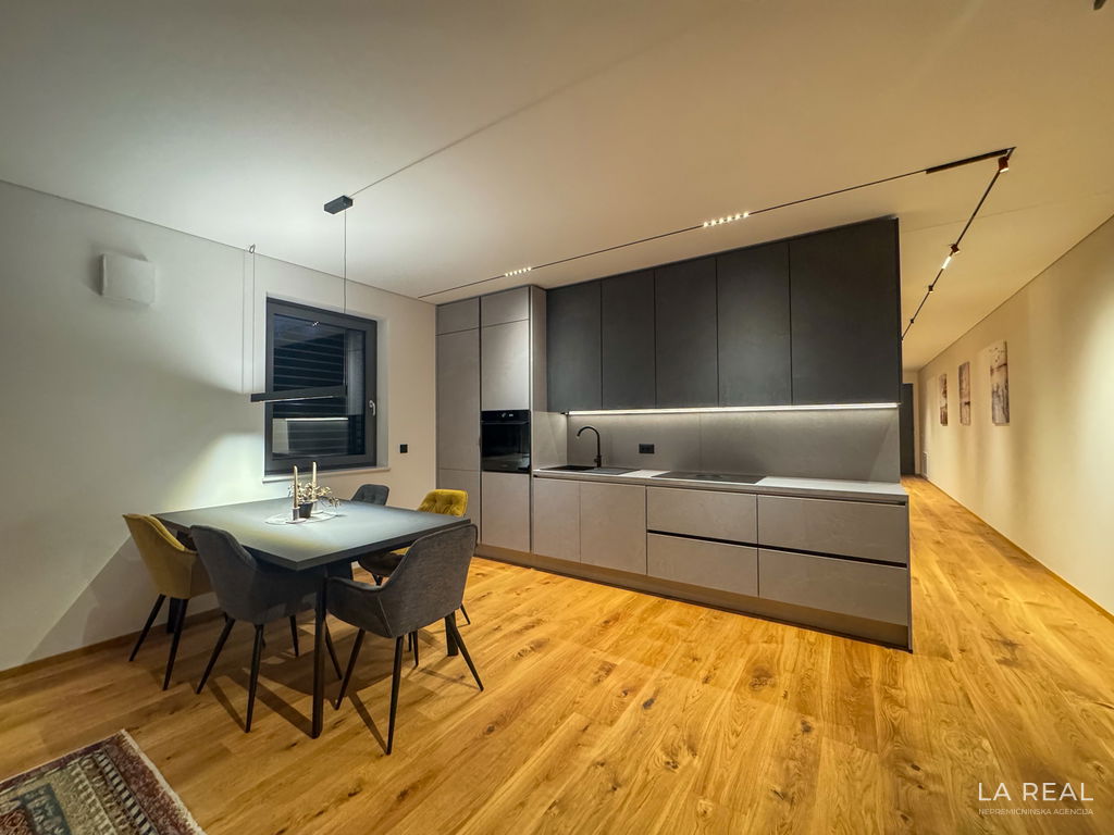 2tzpqs8l0-4032x3024__695b82cacdd10