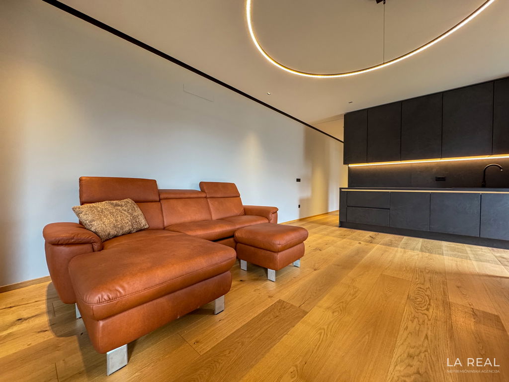 6xc8m11bk-4032x3024__6992cdf11af7a