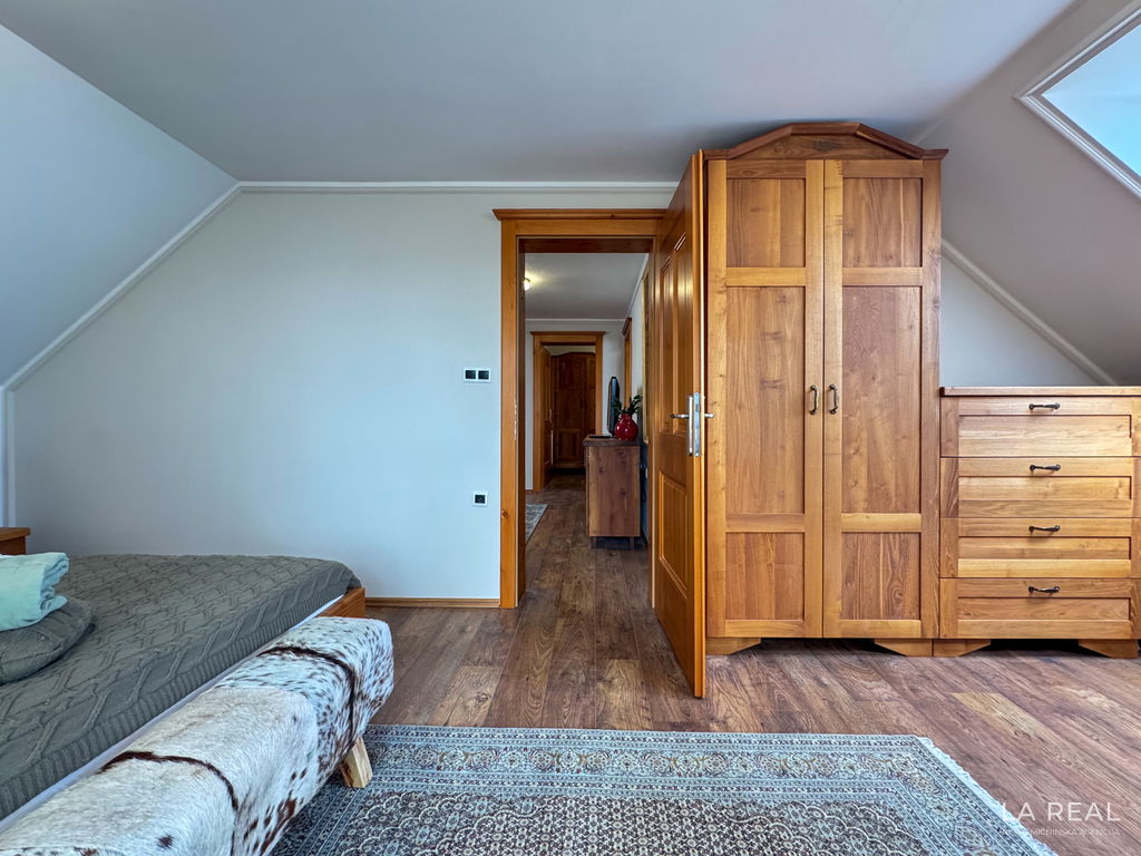 9325gf5py-4032x302468ba986c7137a68f1e88719e16690b0c9f8622a698074d1ebe8d__699f0db9c9db6