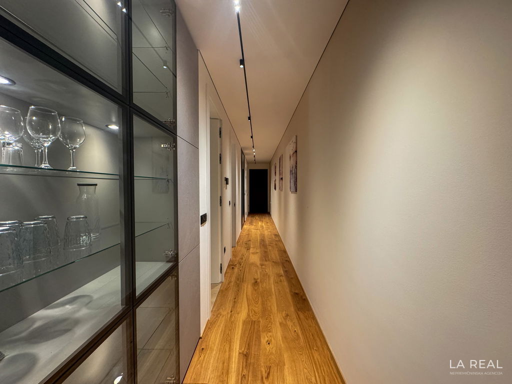 9xzrl7ebm-4032x3024__695b82df54d04