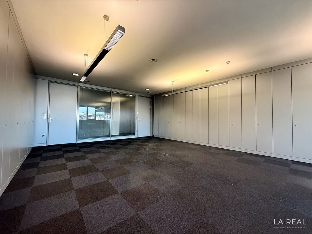 e1-10__mbHbrEPq-1900x1425