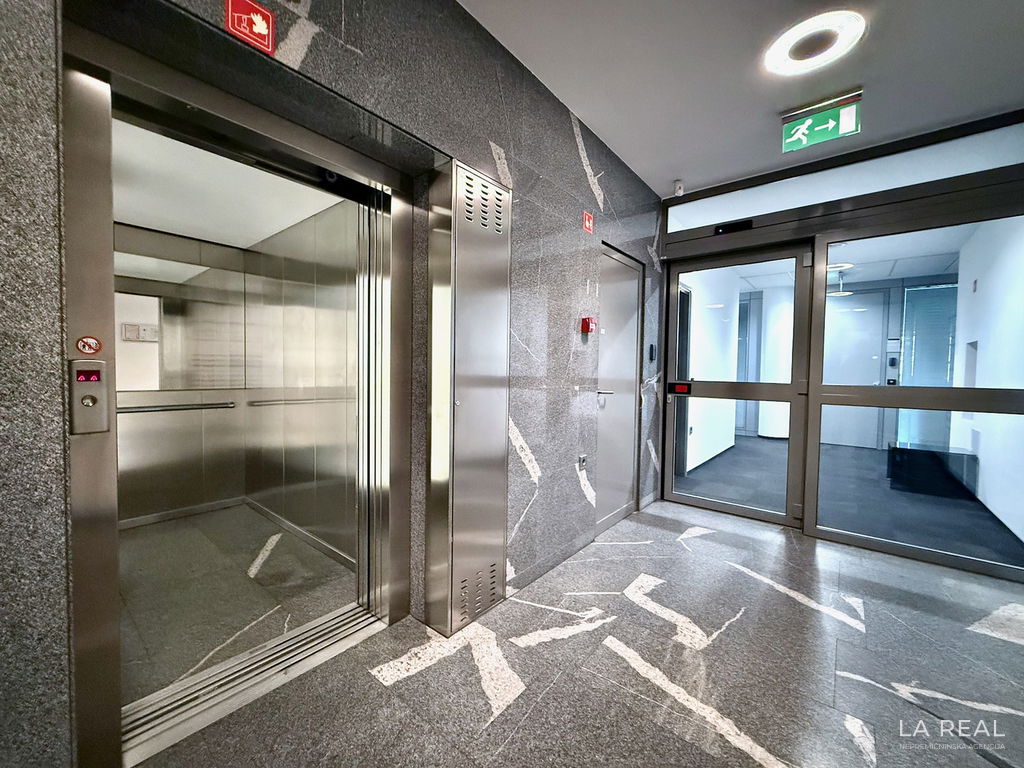 e1-10bu0kdvnc-1900x1425__69b40a35ea653