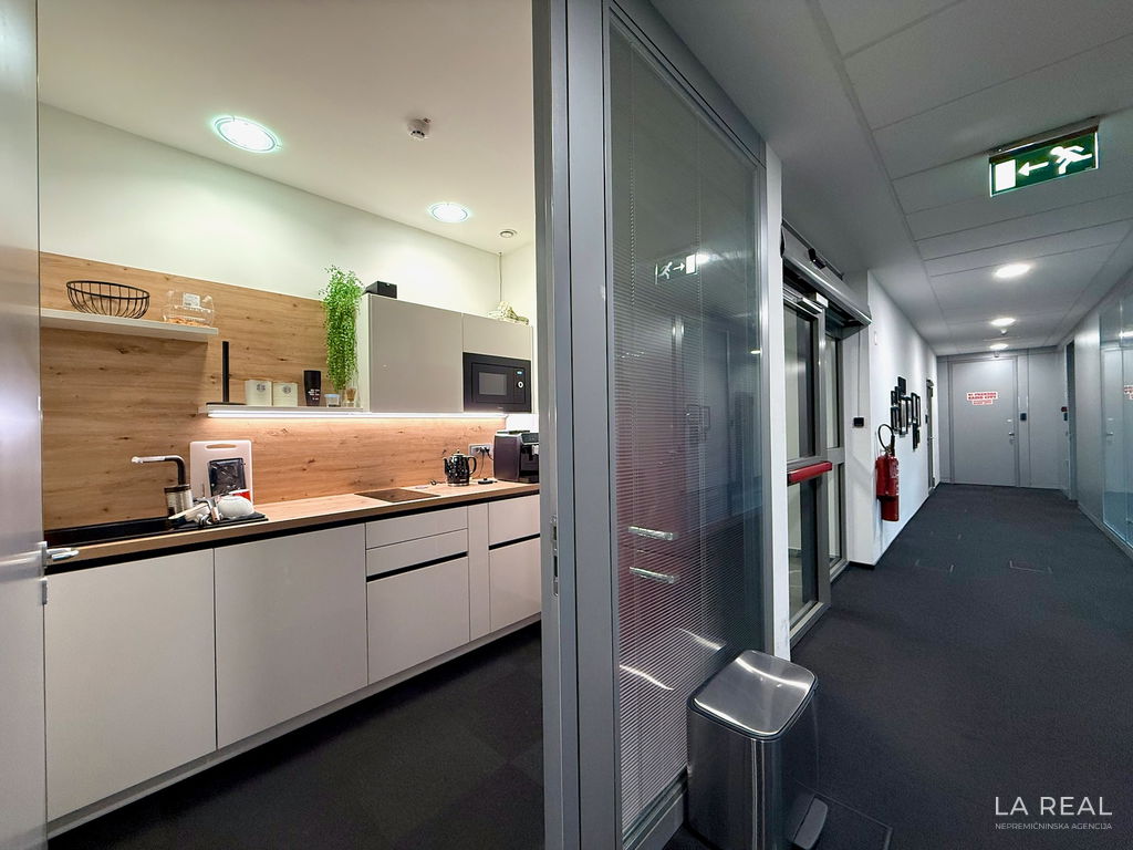 e1-13__DBLu2SnM-1900x1425