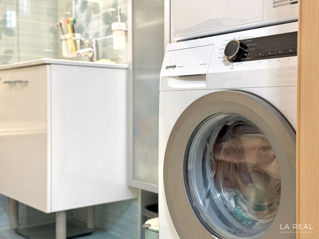 e1-18__DC9HiU6p-1900x1425