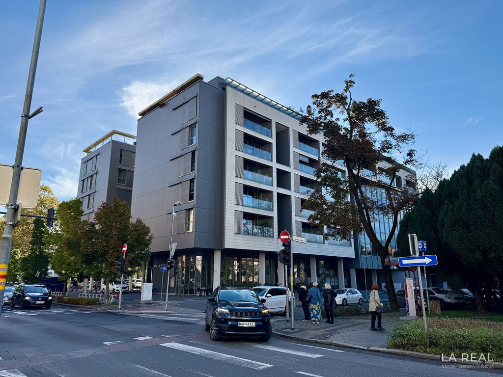 e1-19a7wvwrps-1900x1425__69b40a3d3efef