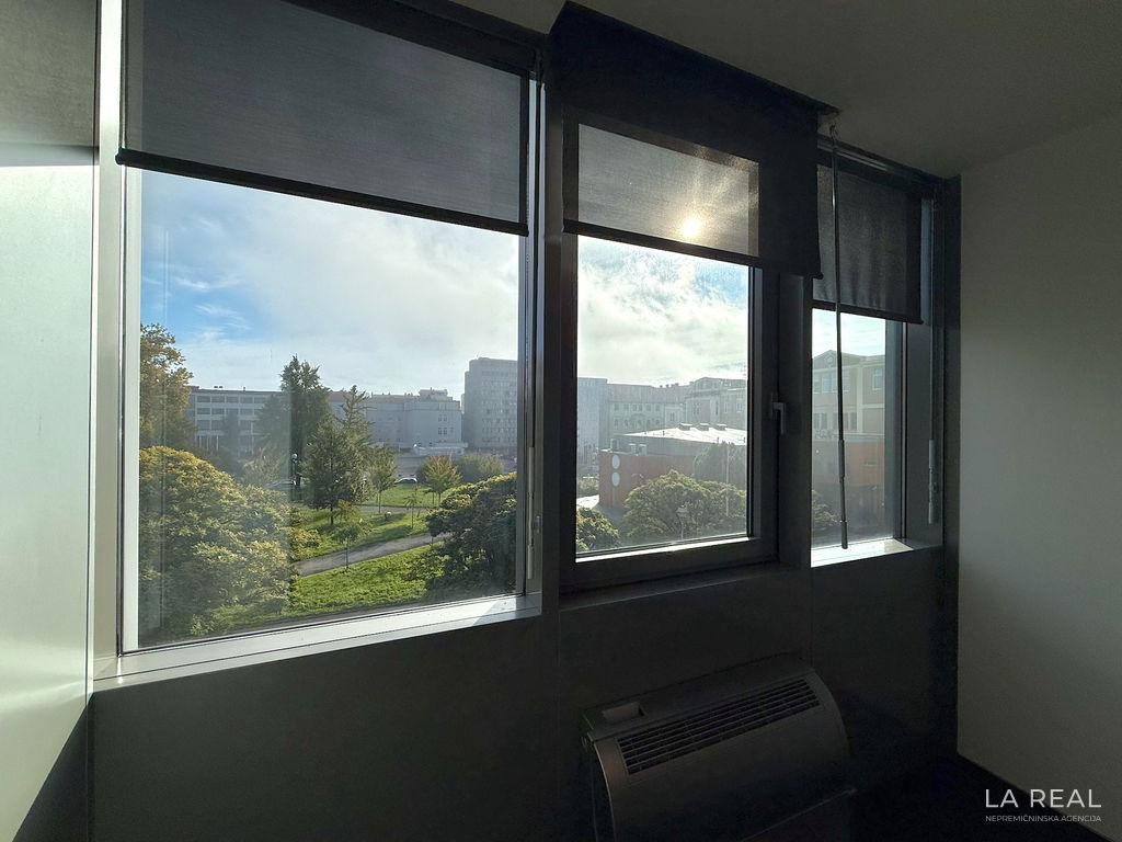 e1-1__O8k6WVfR-1900x1425