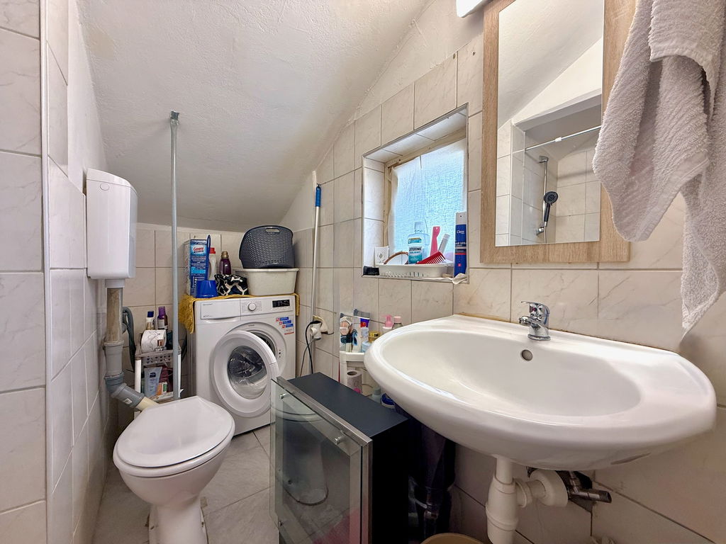 e1-20__PKMYK2W2-1900x1425