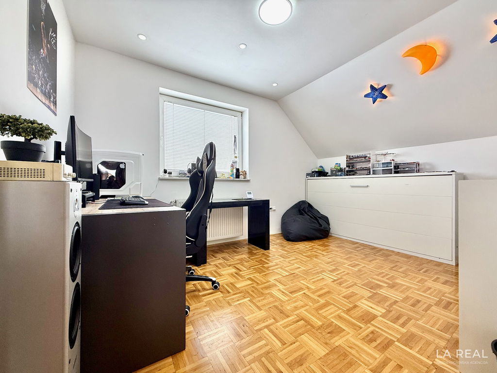 e1-22__TZOuc2jJ-1900x1425