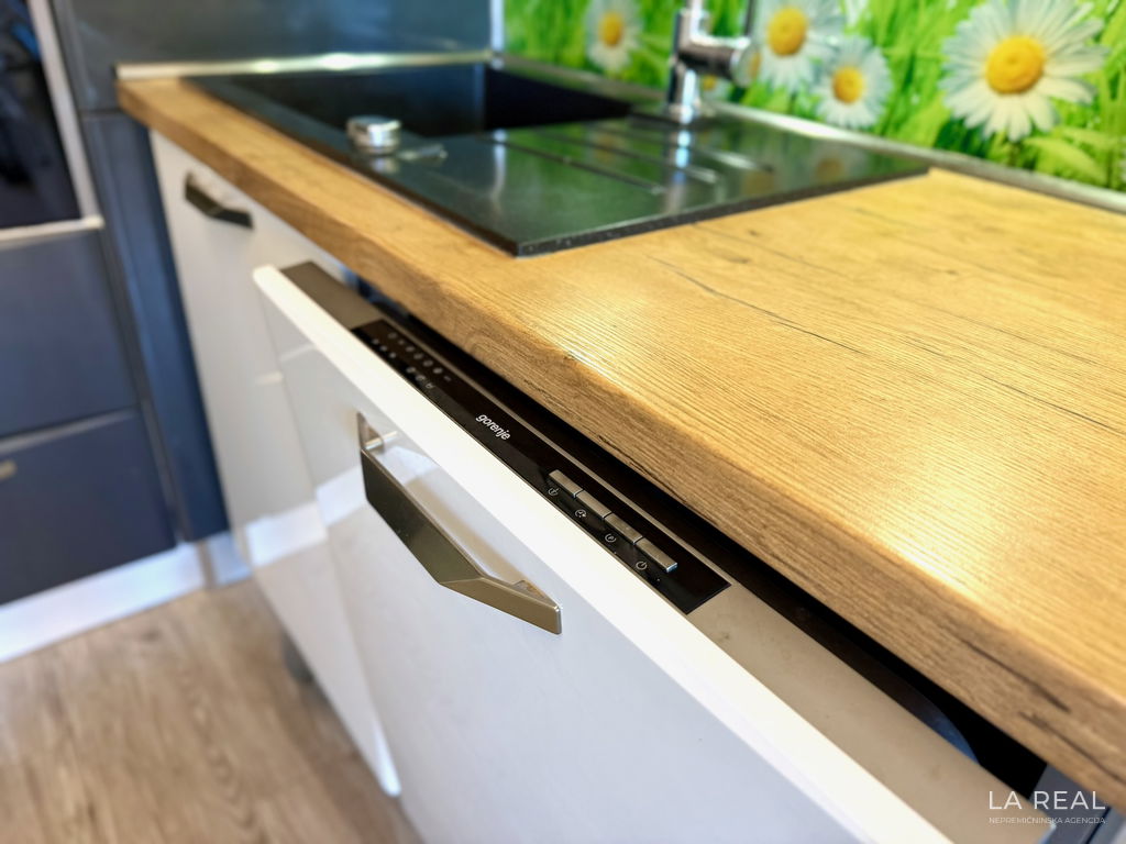 e1-23__5JthiCTS-1900x1425