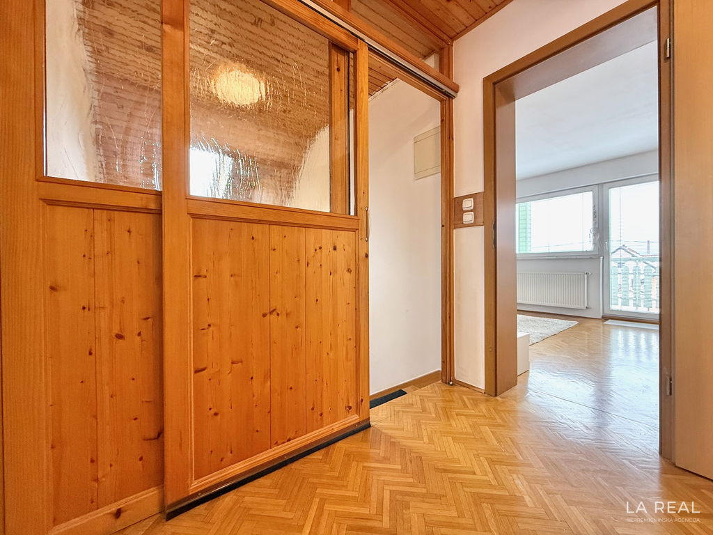 e1-23__pcU5q211-1900x1425