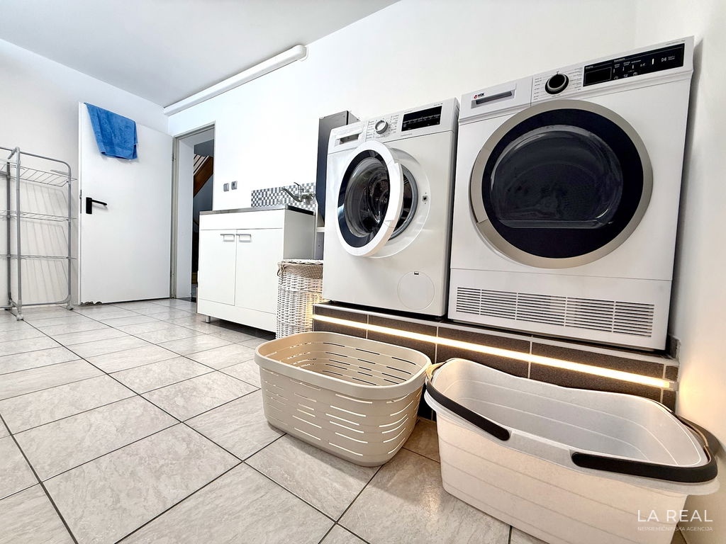 e1-26__DoqSFG7c-1900x1425