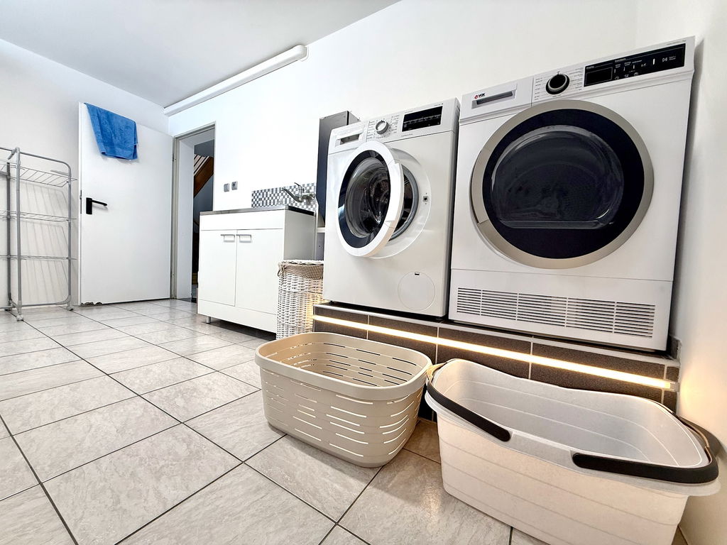 e1-26__DoqSFG7c-1900x1425