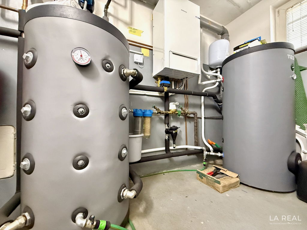 e1-27__MLc1Czbq-1900x1425