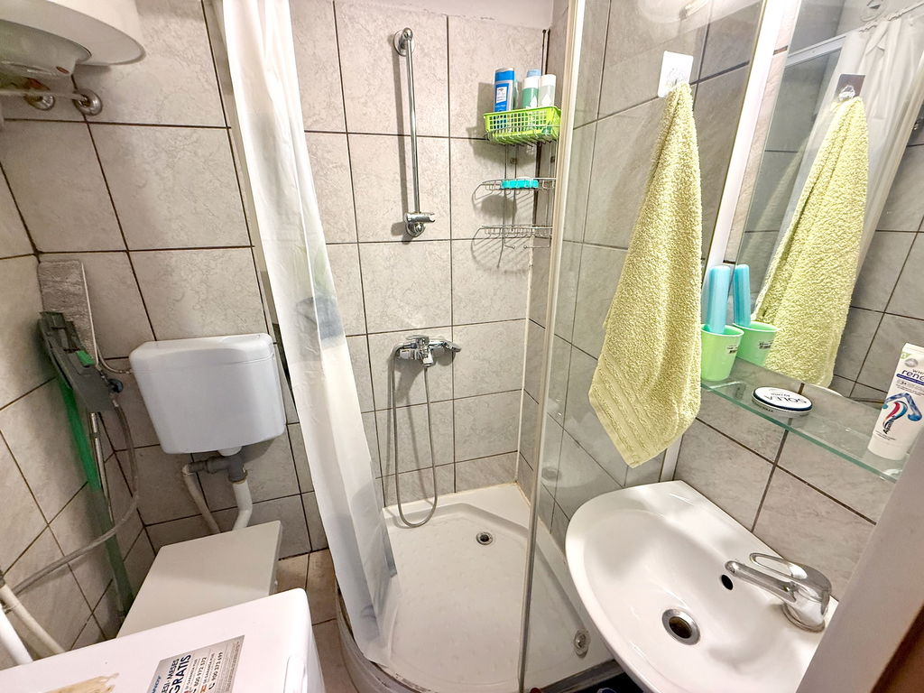 e1-27__PP28Y7HW-1900x1425