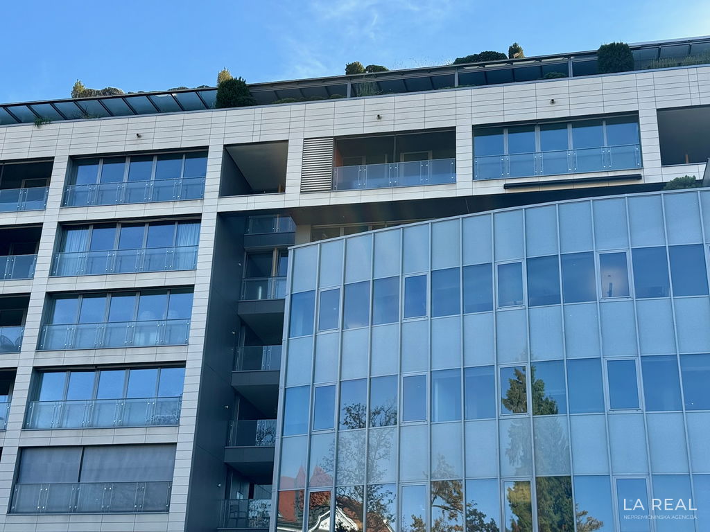 e1-2__K2yugriS-1900x1425