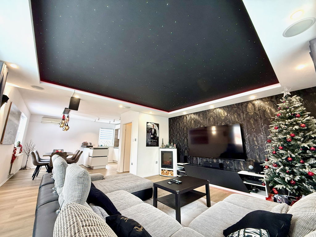 e1-2__cX8rtiaV-1900x1425