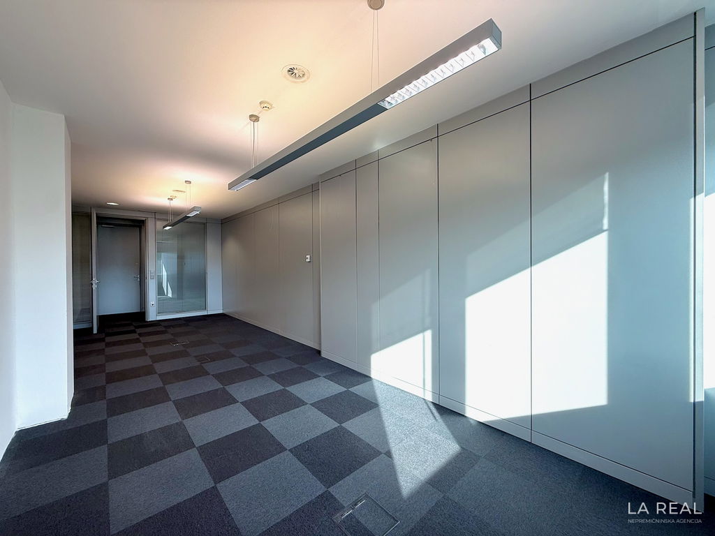 e1-3__g2egyHV7-1900x1425