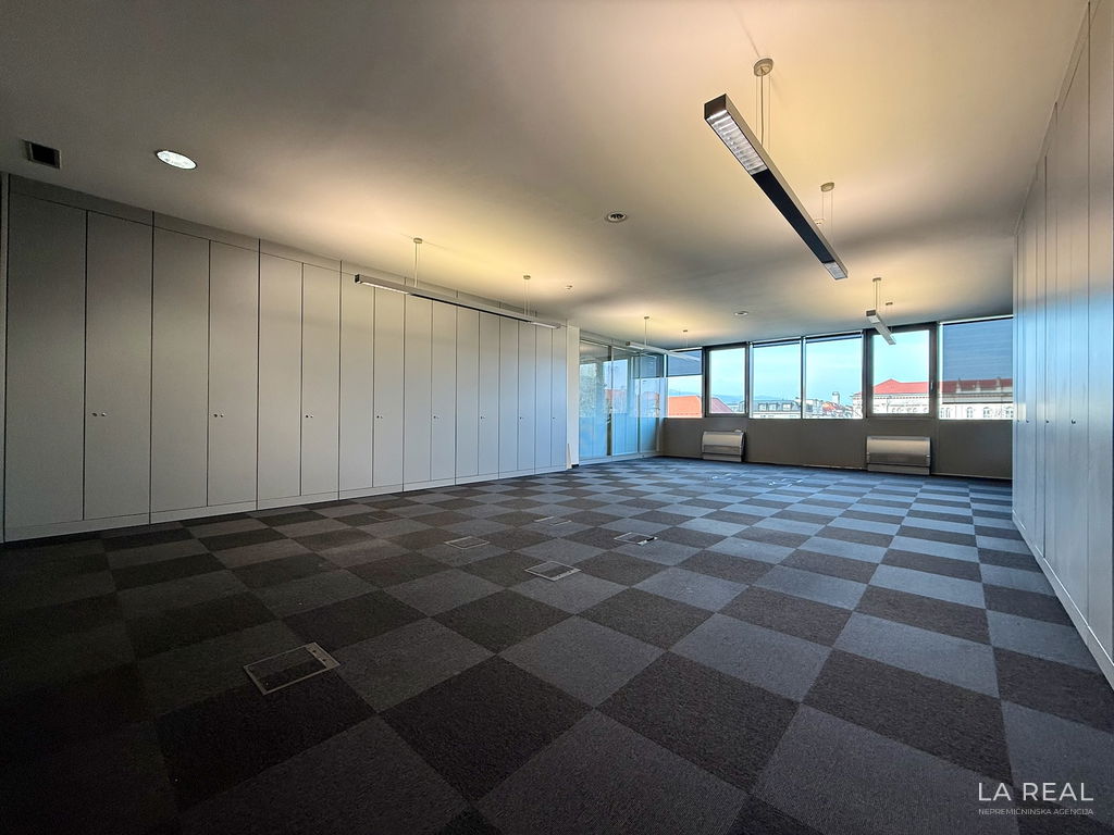 e1-7__zMmg9edx-1900x1425