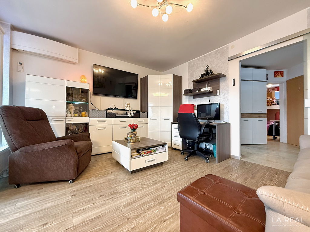 e1-8__4nIsBucw-1900x1425