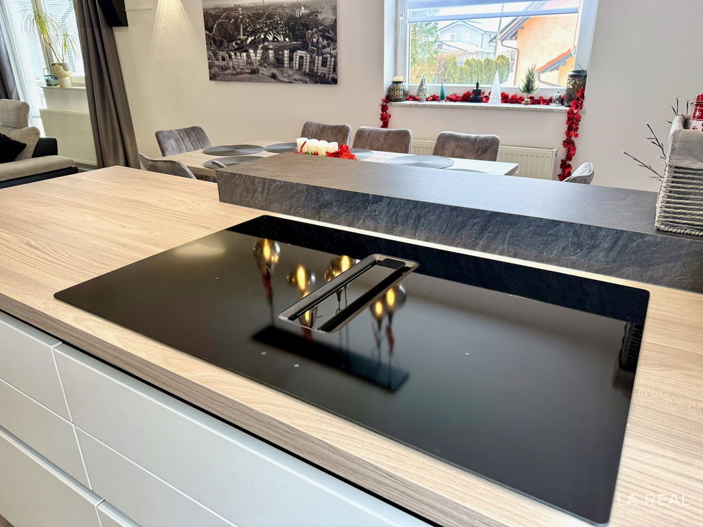 e1-8__O2tJCz7P-1900x1425