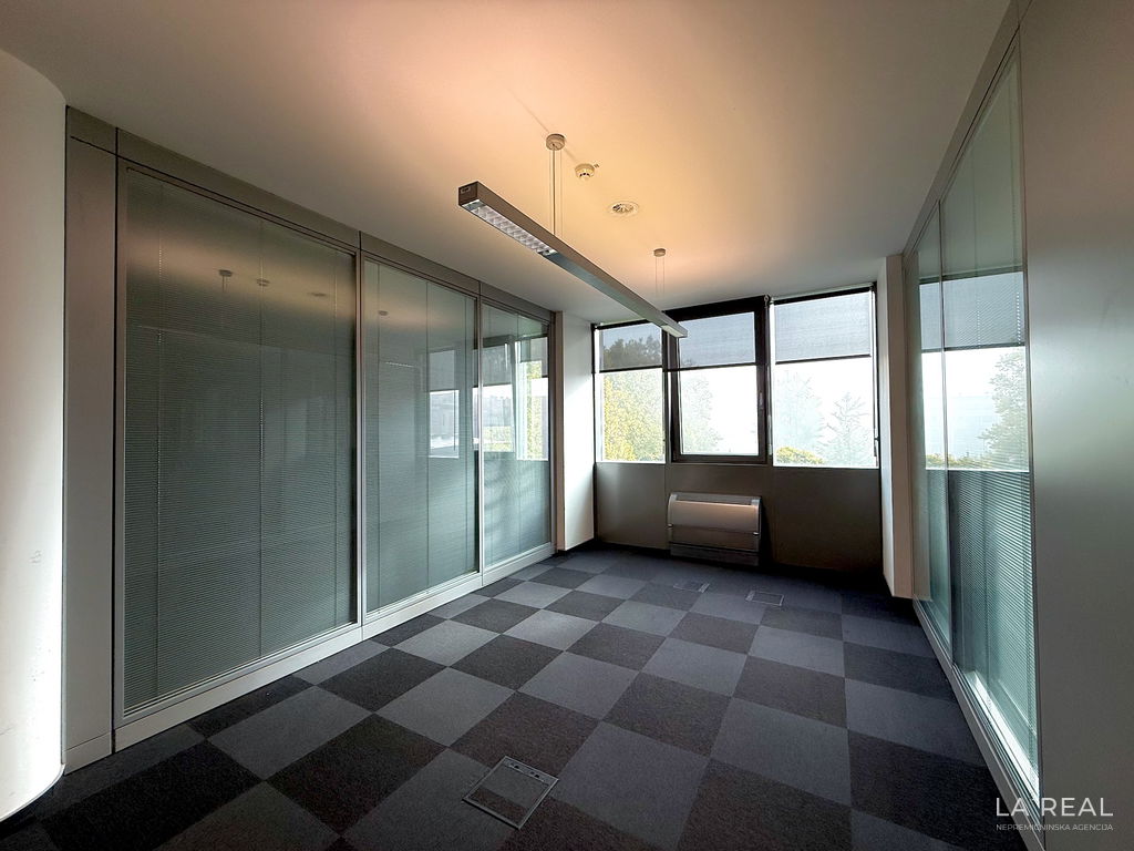 e1-8__balMti9i-1900x1425