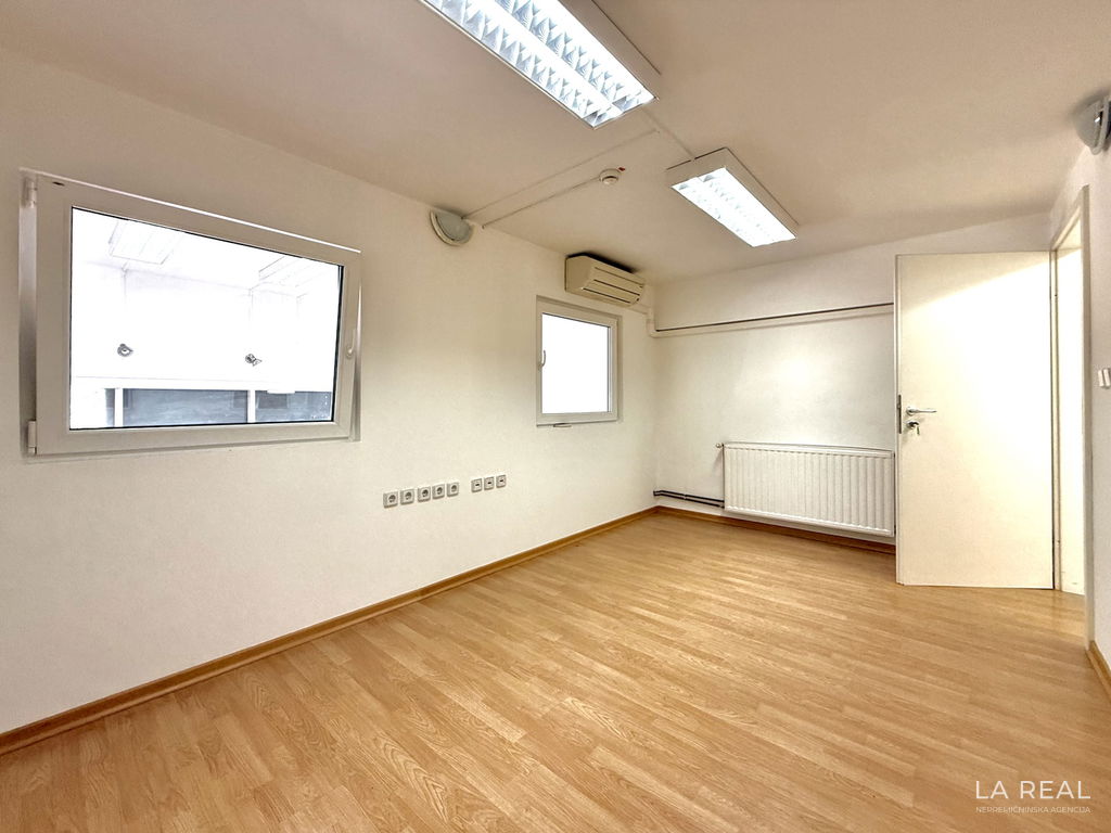 ee-6j8kxqvje-1900x1425__6985c125201a9