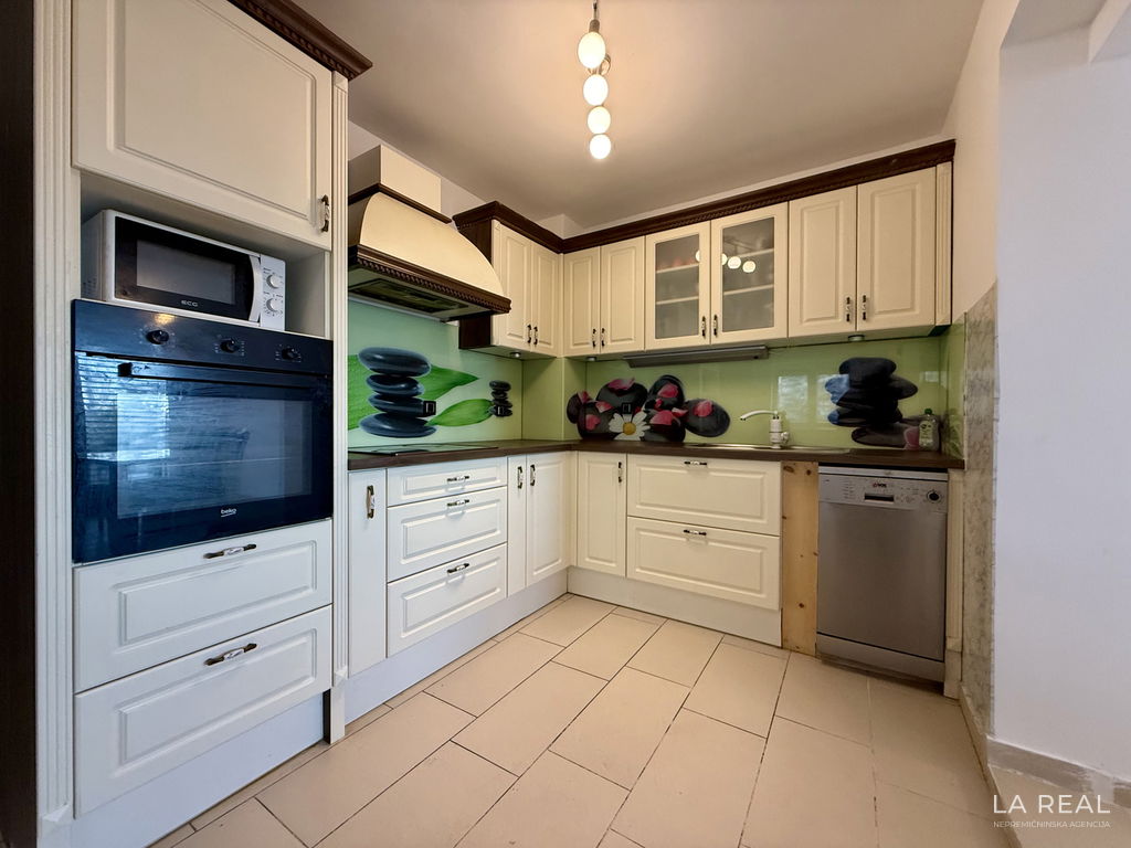 img-0486hng8qqxn-4032x3024__69848ee38debf