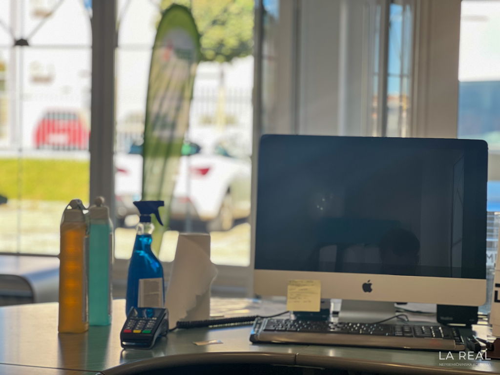 img-3268-12zupfsaun__66ebf9472e371