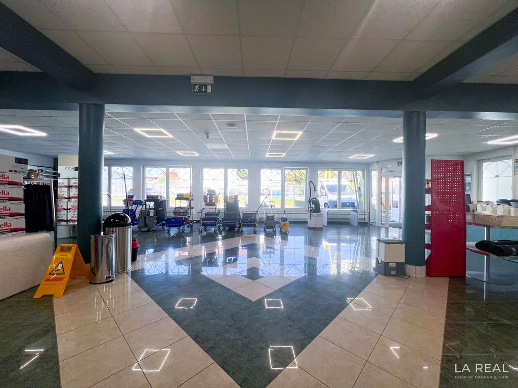 img-3281-16__uLggVpDk