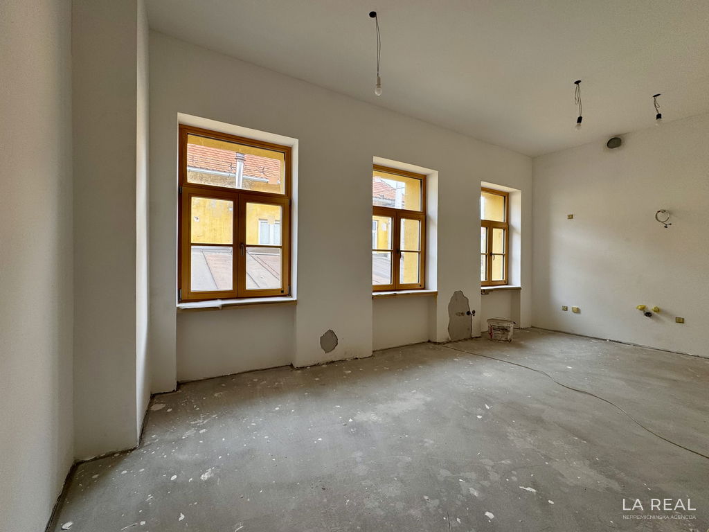 img-8333__Gdptm1rM-4032x3024