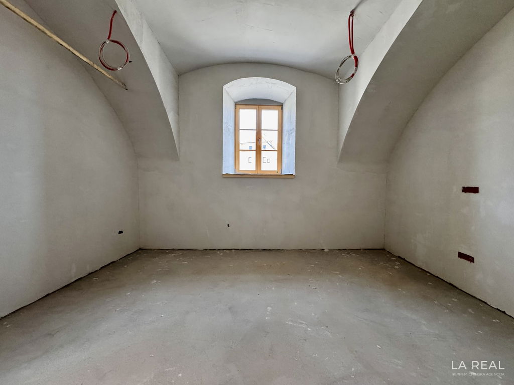 s2-img-8435__XH4sd5OO-3972x2979