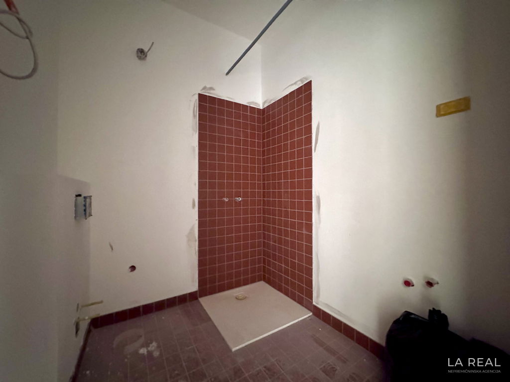 s3-img-8181__WqXMyJ9u-4032x3024