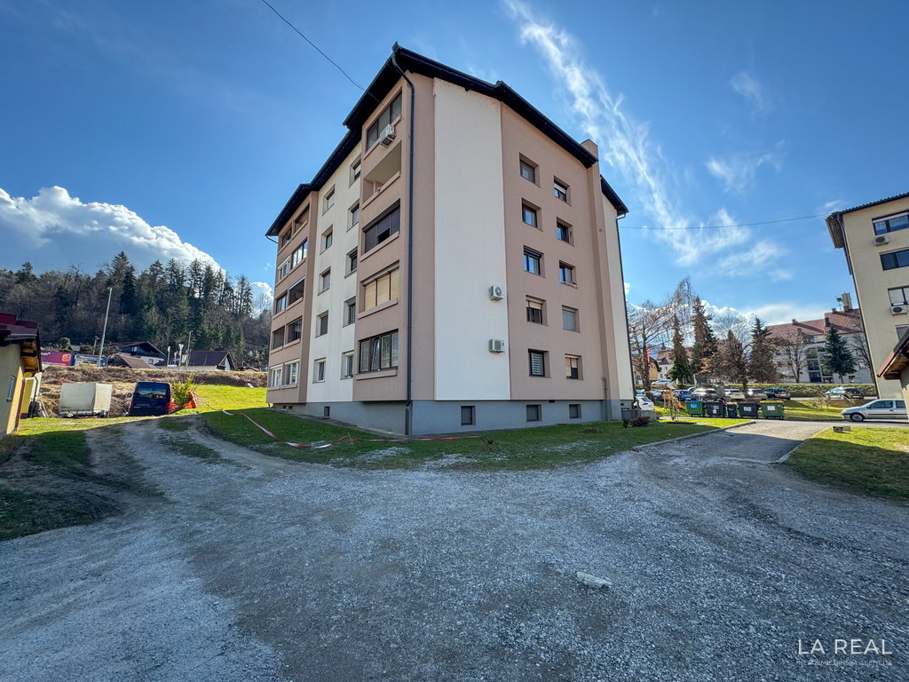 24__X8TY9z0A-4032x3024