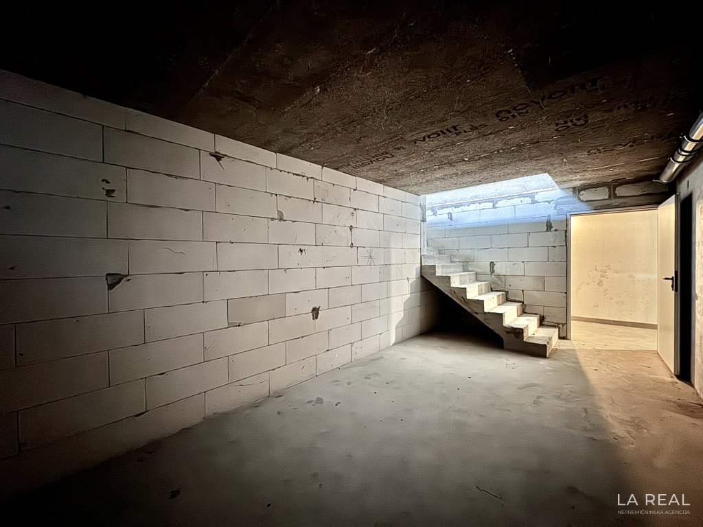 427f5382-35fd-45db-a78d-807f5d122094-1-105-c__53QtVdQe-1024x768