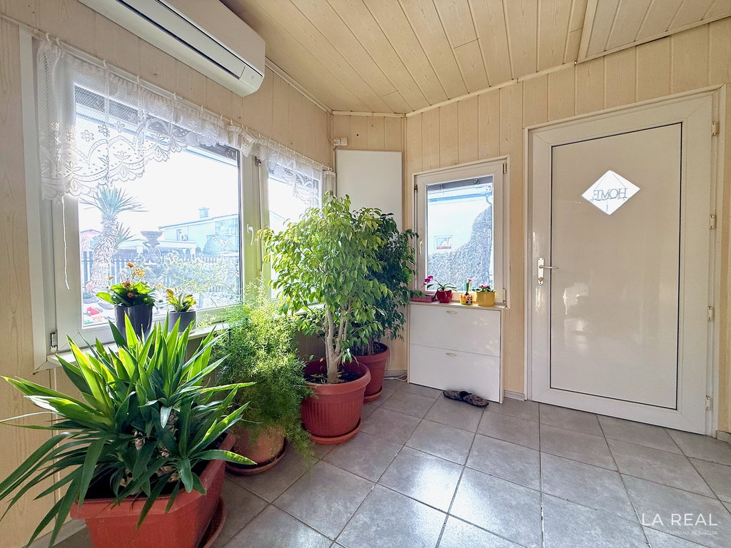 e1-10__hj9FGjmH-1900x1425