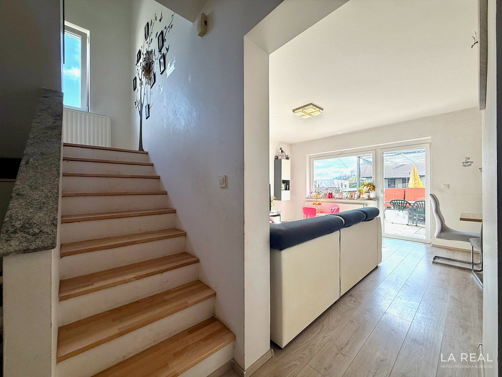 e1-10__znX1LAzP-1900x1425