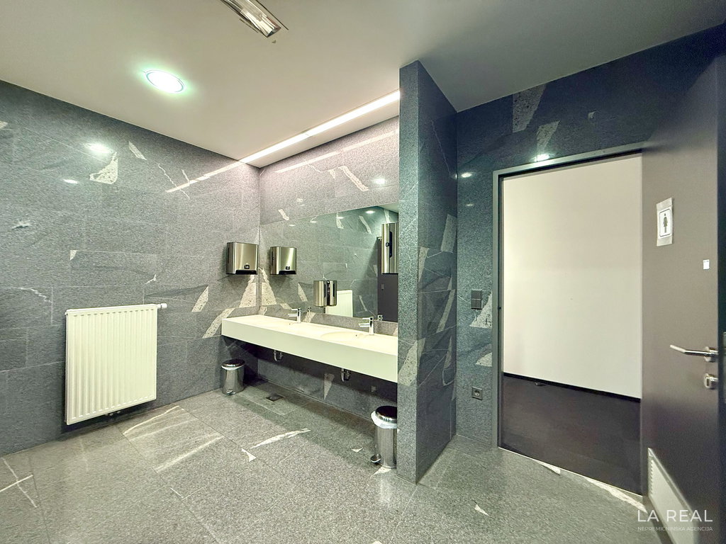 e1-18__jNBcmpUD-1900x1425