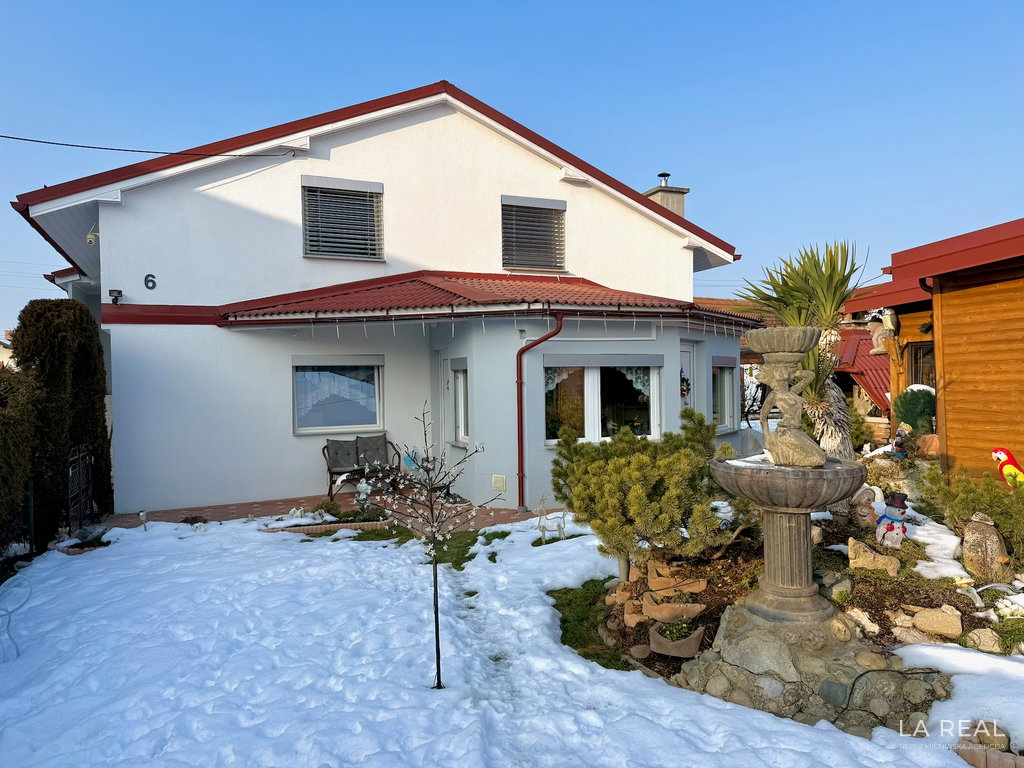 e1-1__Kpsn9Kqz-1900x1425